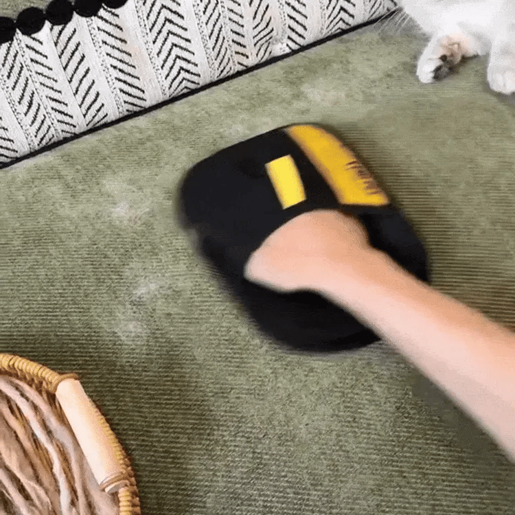 DoggyPro en acción eliminando pelos de mascota